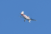 Morten 23 oktober 2021 - LN-KAP besøker Høyenhall, det er Aerobatic Club of Norway tror jeg, som er rett over verandaen min