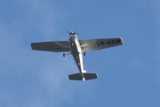 Morten 2 juni 2021 - LN-AGW over Høyenhall, men den har et vingespenn på 11 meter og gata vår er 6 meter