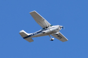 Morten 8 mai 2021 - LN-NFA over Høybråten, det er en Cessna 182Q Skylane fra 1978, tror jeg
