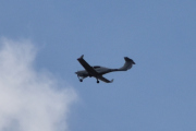 Morten 11 april 2022 - Småfly over Høyenhall, men jeg er ganske sikker på at det er Oslo Flyklubb som er ute og lufter seg litt
