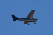 Morten 15 april 2022 - LN-NPK besøker Høyenhall, det er en Cessna 172B Skyhawk fra 1961 , og du kan stole på denne damen, blir det sagt