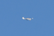 Morten 19 april 2022 - LN-FTM over Høyenhall, treffer solen riktig på kvelden, så kan jeg se dem