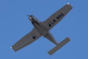 Morten 22 april 2022 - LN-NAG besøker Høyenhall, denne rakk jeg akkurat, det er Foreningen NAG som kommer med sin Piper PA-28-161 Warrior II fra 1978