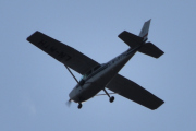 Morten 25 april 2022 - LN-MTH besøker Høyenhall, det er Sameiet LN-MTH som er ute med sitt Cessna 172N Skyhawk 100 II