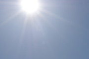 Morten 27 april 2022 - LN-TFV besøker Høyenhall, så her har vi Rygge Flyklubb og solen
