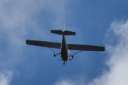 Morten 1 august 2022 - LN-NRF besøker Høyenhall, jeg bare siterer. Maskinen har en Lycoming IO-360-L2A motor på 180 Hk, god nyttelast og max reisehastighet på 126 knop. Den har Garmin com/nav/gps og autopilot. Fire personer og bagasje får plass