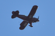 Morten 20 august 2022 - LN-AHN kommer tilbake over Høyenhall, det er Håvard med sin Aviat Pitts S-2A Special fra 1971