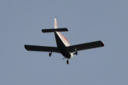 Morten 22 august 2022 - LN-UXA over Høyenhall, det er Kai Vidar som kommer med sin Piper PA-28-140