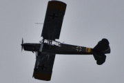 Morten 22 august 2022 - LN-WNS besøker Høyenhall, det er Tor som kommer med sin Fieseler FI-156C STORCH fra 1944