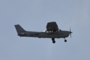 Morten 23 august 2022 - LN-FAW besøker Høyenhall, og når jeg tar en nærmere titt så flyr dem en Reims-Cessna F172N fra 1978