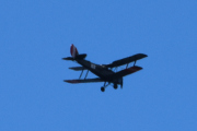 Morten 6 august 2022 - LN-BDM over Høyenhall, blir siste flyet nå, jeg ser at det har nummer 153 på siden - da er det en DeHavilland DH 82A Tiger Moth nr. 153 fra 1941