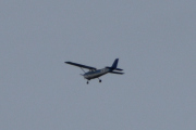 Morten 7 august 2022 - LN-NPK over Høyenhall, jeg kom nok for sent ut, men det er Anne og Lars med sin Cessna 172B Skyhawk fra 1961