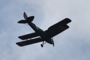 Morten 9 august 2022 - LN-BDM besøker Høyenhall, dem kommer med sin Dehavilland DH 82A