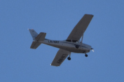 Morten 11 april 2022 - LN-NRF besøker Høyenhall, dem flyr et Cessna 172S