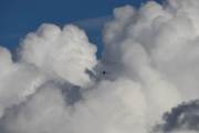 Morten 14 juni 2022 - LN-AZB over Høyenhall, kanskje jeg skal begynne og ta noen avstandsbilder også - fantastiske skyer