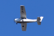 Morten 15 april 2022 - LN-AGW besøker Høyenhall, dem flyr et Cessna 172 S Skyhawk SP 2005 og har et til som er nesten likt, pluss noen flere så jeg