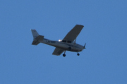 Morten 5 juni 2022 - LN-NRF over Høyenhall, det er Nedre Romerike Flyklubb som kommer med sitt Cessna 172 Skyhawk