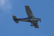 Morten 6 juni 2022 - LN-NFA besøker Høyenhall, det er Sameiet LN-NFA som kommer med sitt Cessna 182Q fra 1978
