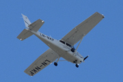 Morten 18 juni 2022 - LN-NKF besøker Høyenhall, det er Notodden og Kongsberg Flyklubb som kommer med sitt Cessna 172R Skyhawk fra 2008