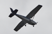 Morten 19 august 2022 - LN-NPK besøker Høyenhall, det er Anne og Lars som er ute igjen med sin Cessna 172B Skyhawk