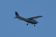 Morten 24 juni 2022 - LN-BDL over Høyenhall, men det er et Cessna 172P fra 1980