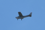 Morten 30 juli 2022 - LN-MTH over Høyenhall, det er Sameiet LN-MTH som kommer med sin Cessna 172N Skyhawk 100 II