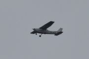 Morten 31 juli 2022 - LN-AGW besøker Høyenhall, det er Gardermoen Flyklubb som kommer med en av sine Cessna 172 S Skyhawk