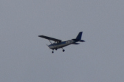 Morten 8 september 2022 - LN-NPK over Høyenhall, den har vi også sett før i dag, jeg håper du ikke tror at jeg er så mye på Nordstrand - Cessna 172B Skyhawk fra 1961