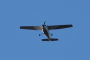 Morten 12 november 2022 - LN-AGM besøker Høyenhall, det er Gardermoen Flyklubb som kommer med sin Cessna 172 S Skyhawk