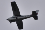 Morten 19 november 2022 - LN-MTH besøker Høyenhall, det er Sameiet LN-MTH som kommer med sin Cessna 172N Skyhawk 100 II