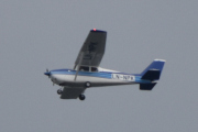 Morten 26 august 2022 - LN-NPK besøker Nordstrand, jeg tenker at Anne og Lars som flyr med sin Cessna 172B Skyhawk, er litt overasket nå