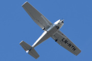 Morten 27 august 2022 - LN-MTH besøker Høyenhall, hvis dette ikke er et besøk... Cessna 172N Skyhawk 100 II