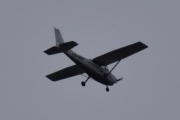 Morten 4 desember 2022 - LN-NRF besøker Høyenhall, dem kommer med sin Cessna 172 Skyhawk fra 2006