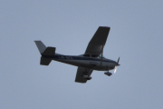 Morten 9 oktober 2022 - LN-NFA besøker Høyenhall, det er Sameiet LN-NFA som kommer med sin Cessna 182Q Skylane