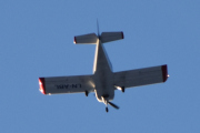 Morten 27 desember 2022 - LN-ABL besøker Høyenhall, det var flaks at jeg var ute og hakket is. Det er Sverre eller Hans Jørgen som kommer med sin Van´s RV-6A fra 2008