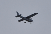 Morten 30 desember 2022 - LN-NRO besøker Høyenhall, det er Nedre Romerike Flyklubb som er ute med sin Cessna 172 Skyhawk