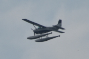 Morten 1 juli 2022 - LN-BGO over Høyenhall, det er de tre gutta som flyr med sin Cessna A185F Skywagon fra 1974. Det er bare et sjøfly som kan være ute i dag :-)