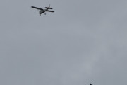 Morten 26 juli 2022 - LN-MTH over Høyenhall, Sameiet LN-MTH vet at jeg er under verandaen, og flyr derfor veldig sakte