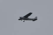Morten 31 juli 2022 - LN-AGW besøker Høyenhall, det er Gardermoen Flyklubb som kommer med en av sine Cessna 172S Skyhawk