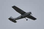 Morten 5 juli 2022 - LN-AGW besøker Høyenhall, det er Gardermoen Flyklubb som kommer med sin Cessna 172S Skyhawk fra 2005