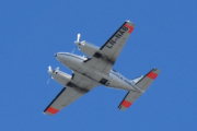 Morten 5 juli 2022 - LN-NAB besøker Høyenhall, dem kommer i sin Piper PA-31-310 C Navajo fra 1980