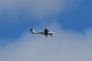 Morten 7 juli 2022 - LN-FTM over Høyenhall, det er Oslo Flyklubb som er ute med sin Diamond DA40 NG