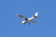 Morten 8 juli 2022 - LN-MTH over Høyenhall, det er Sameiet LN-MTH som kommer med sin Cessna 172N Skyhawk 100 II