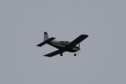 Morten 15 juni 2022 - LN-RIS besøker Høyenhall, dem kaller flyet for Grumman AG-5B Tiger