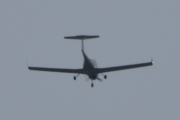 Morten 17 juni 2022 - Diamond DA40-NG over Høyenhall på kvelden, her var jeg for sent ute, men at det er Oslo Flyklubb er det ingen tvil om