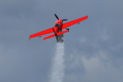 Morten 19 juni 2022 - LN-BMJ over Kjeller flyplass, det er et Extra EA-300, og du skulle ha sett den på Flydagen...