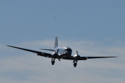 Morten 19 juni 2022 - LN-WND over Kjeller flyplass, den er på kanten av å bli kalt et småfly, men jeg mener at jeg tidligere har lagt den her. Det er Dakota Norway som lander sin McDonnell Douglas C-53D fra 1942 litt tidlig på morgenen