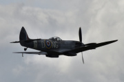 Morten 19 juni 2022 - LN-BSP som er en Supermarine Spitfire Mk. XVI over Kjeller flyplass, ble litt overasket over at Biltema driver med fly
