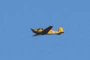 Morten 23 juni 2022 - LN-UAX besøker Høyenhall, det er Tromøy Aero som kommer med sitt Saab 91B-2 Safir
