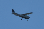 Morten 24 juni 2022 - LN-BDL over Høyenhall, det er en Cessna 172P Skyhawk II fra 1980
